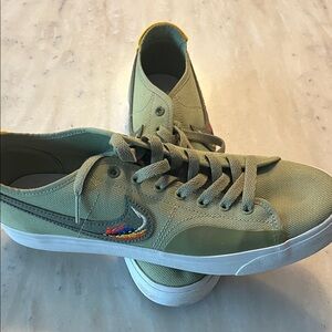 Men’s Nike Van Der Linden canvas sneakers . Like new!